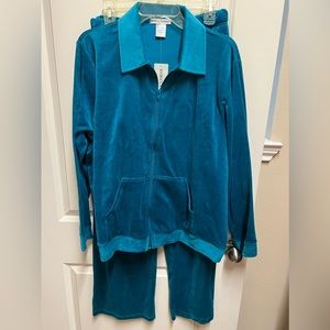 New with tags REBECCA MALONE Women’s Velour Pant Track Suit Large L